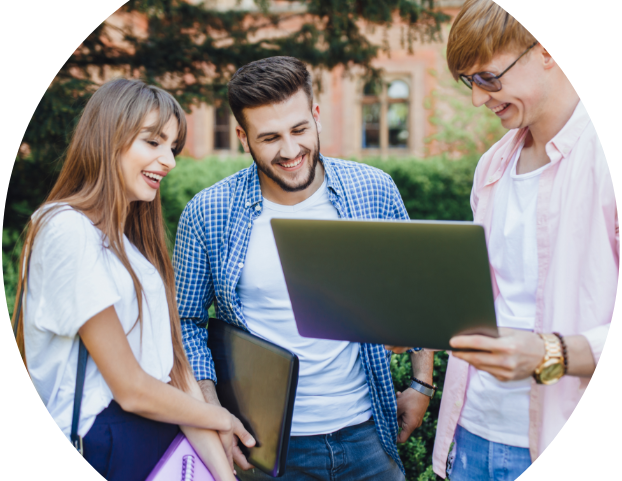 Étudiants sur ordinateur